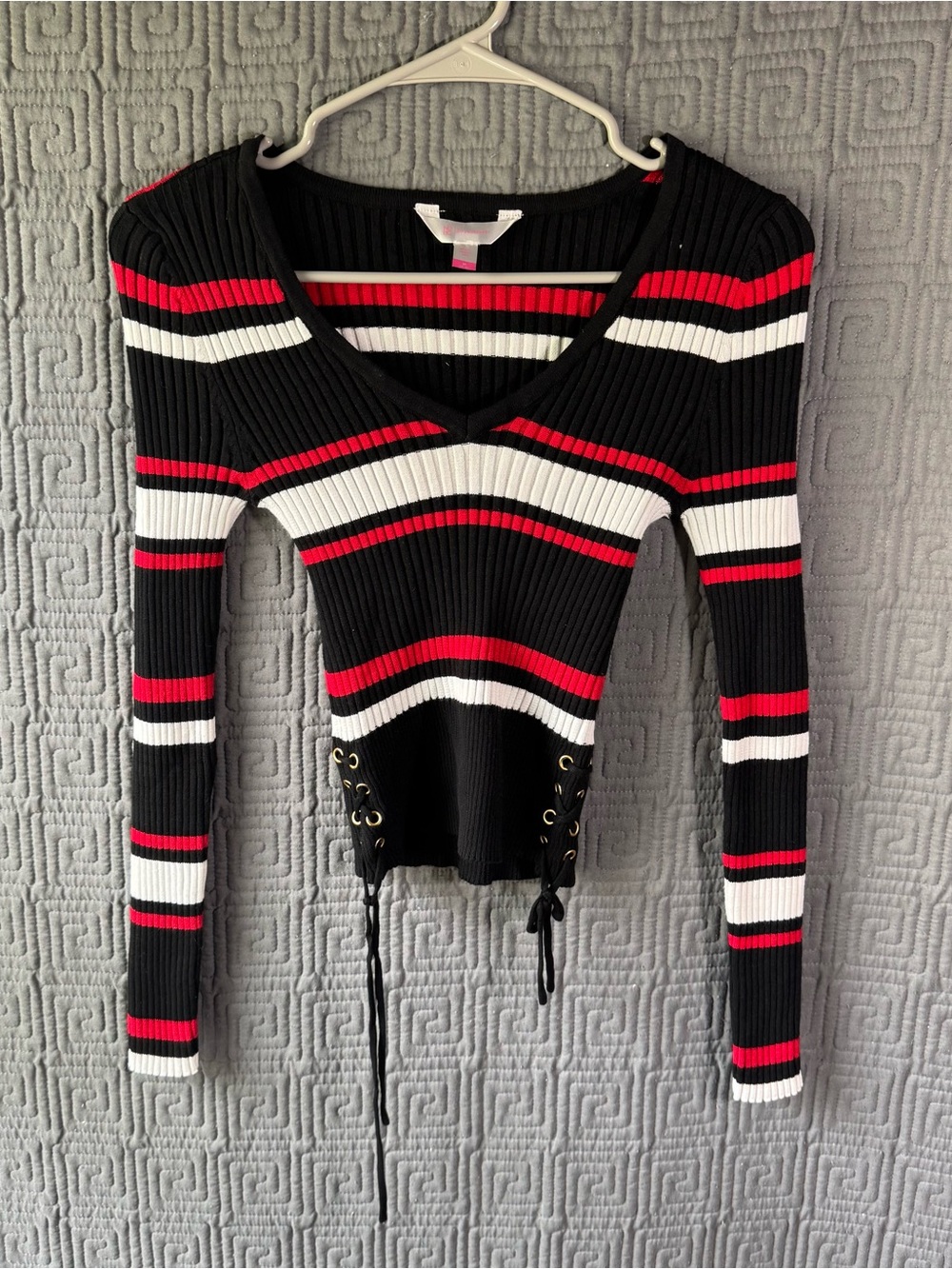 No Boundaries Pullover Juniors Medium 7/9 Striped Rib V-Neck Laced